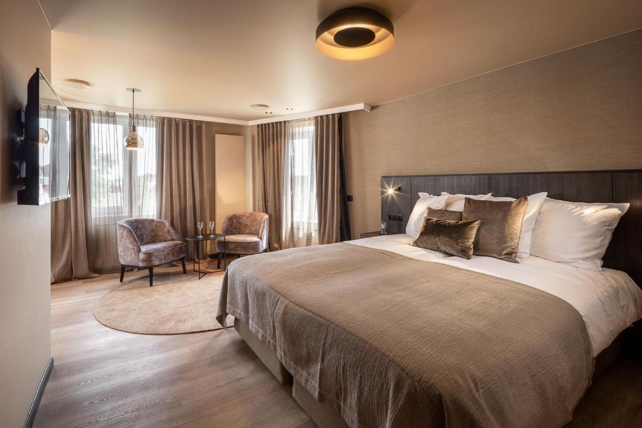 Hotel Britannia Кноке-Хайст Екстериор снимка