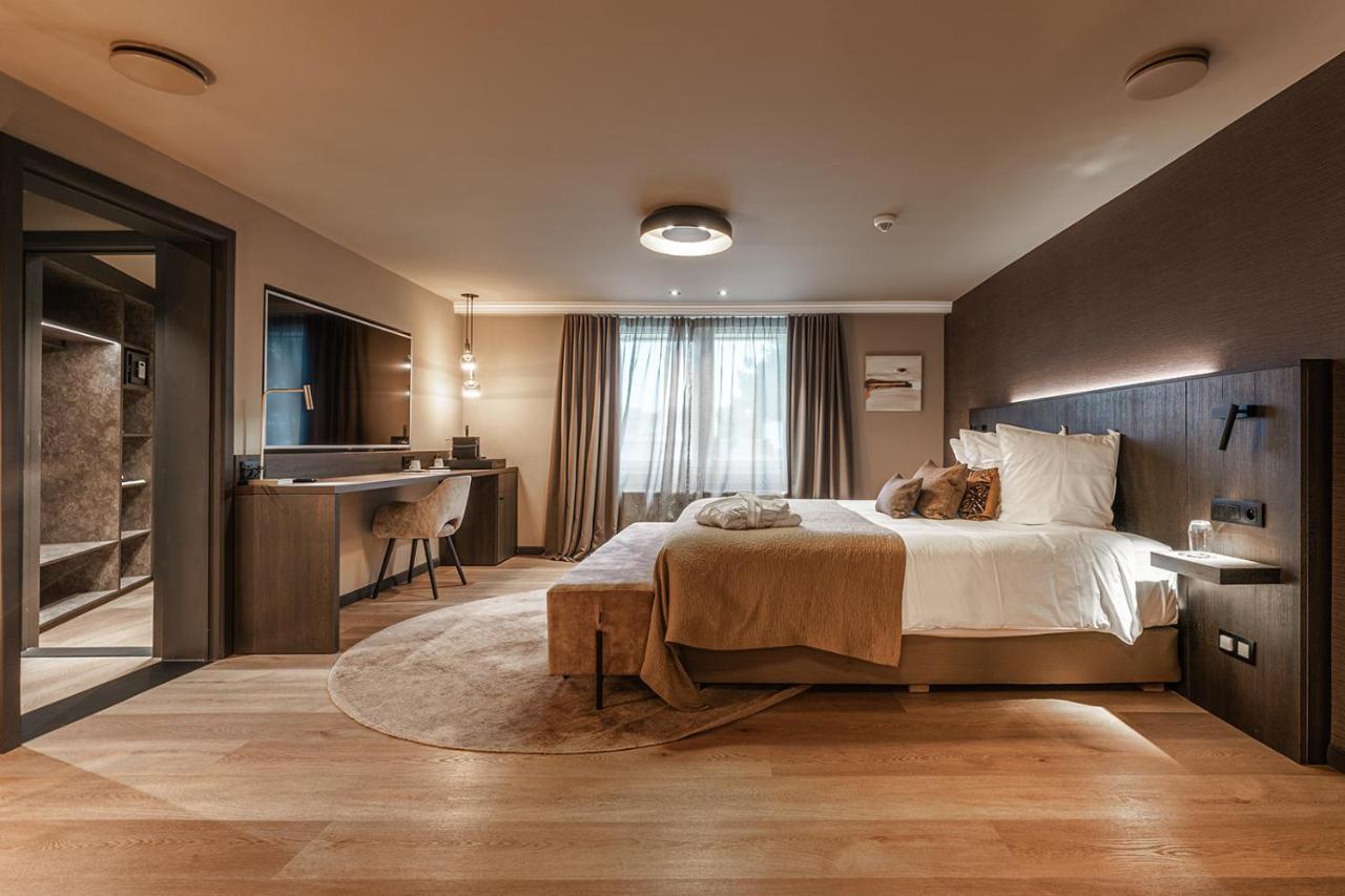 Hotel Britannia Кноке-Хайст Екстериор снимка