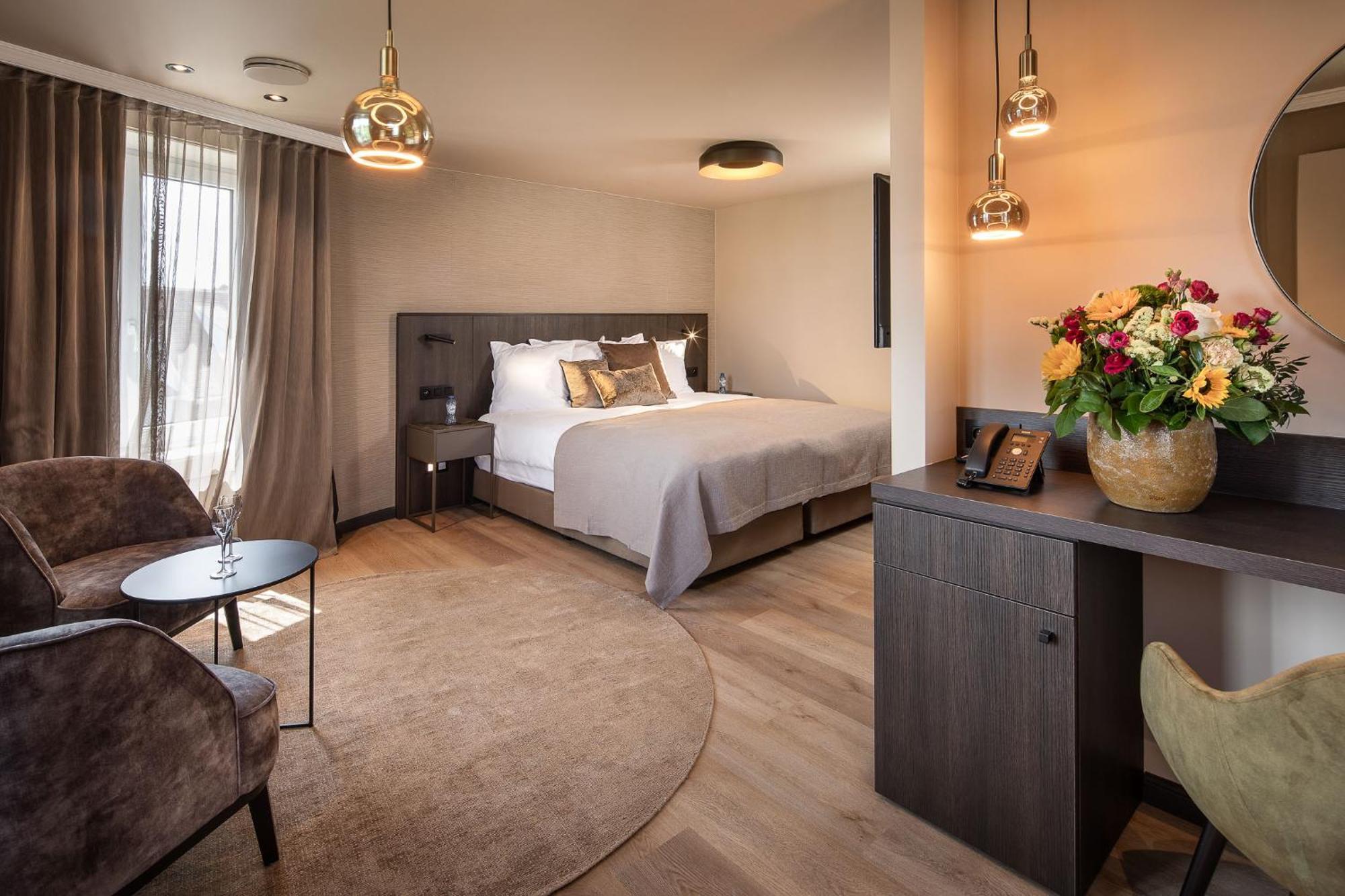Hotel Britannia Кноке-Хайст Екстериор снимка