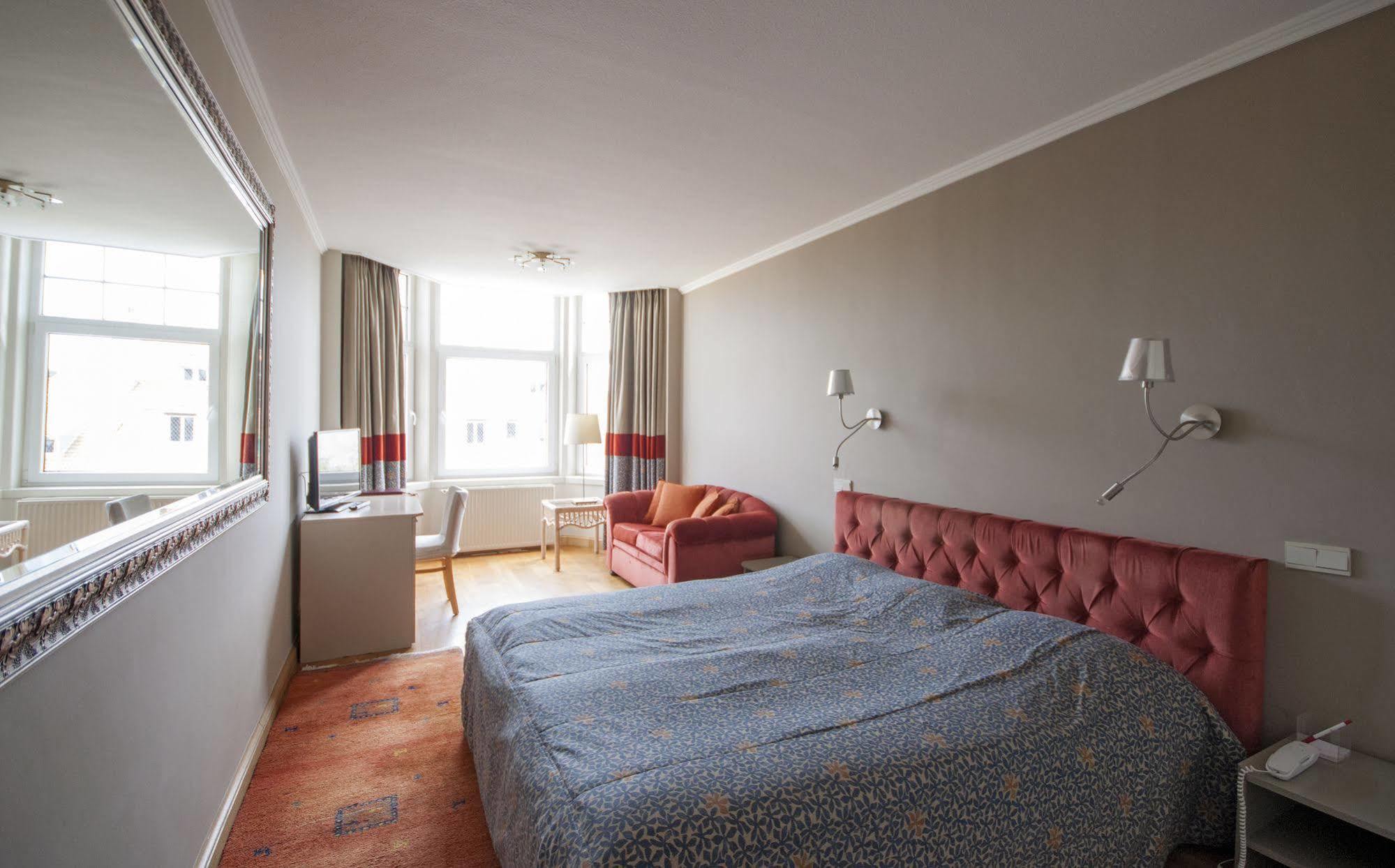 Hotel Britannia Кноке-Хайст Екстериор снимка